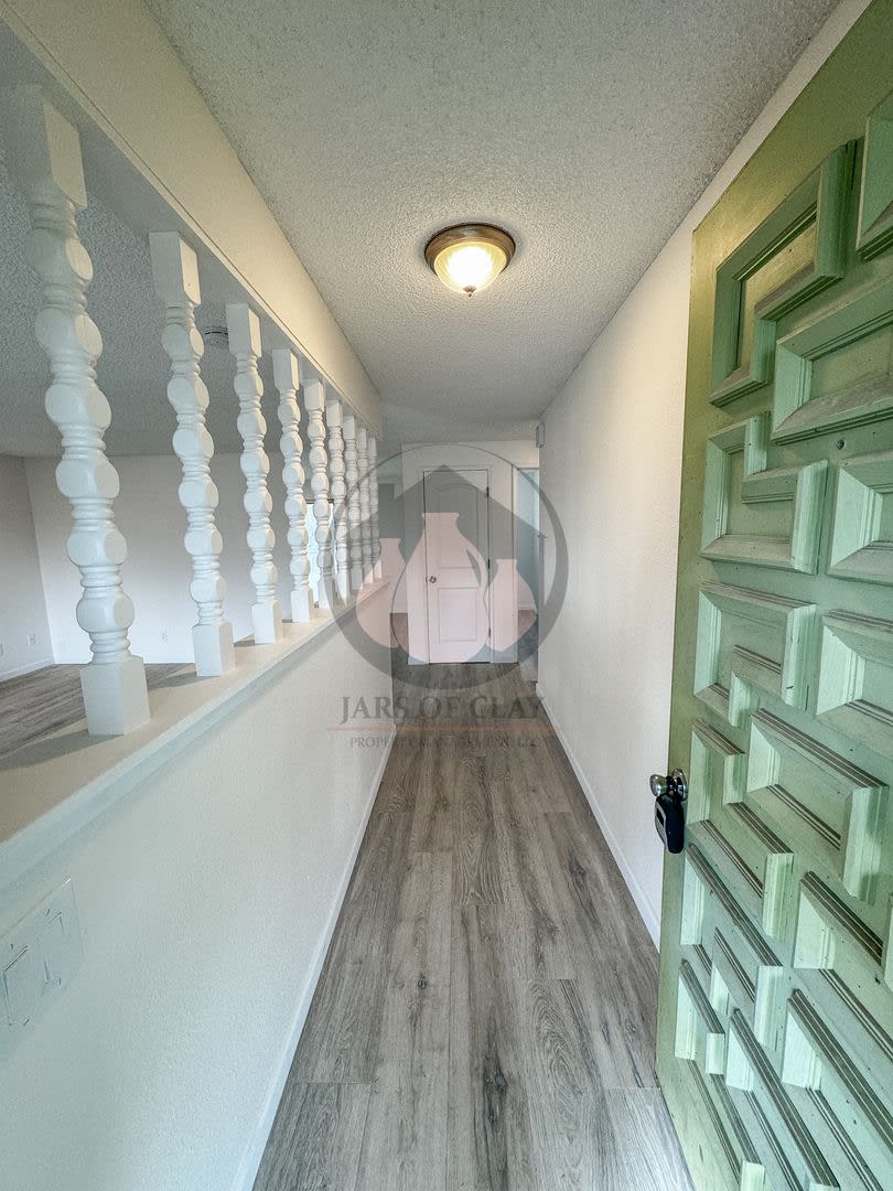 Adorable Single Level Home in Salem – photo 2