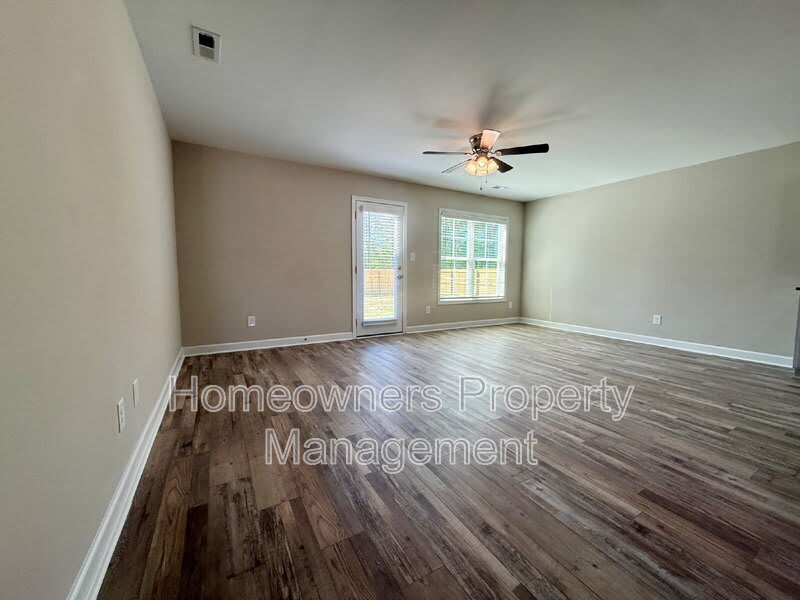 8103 King Rd – photo 5