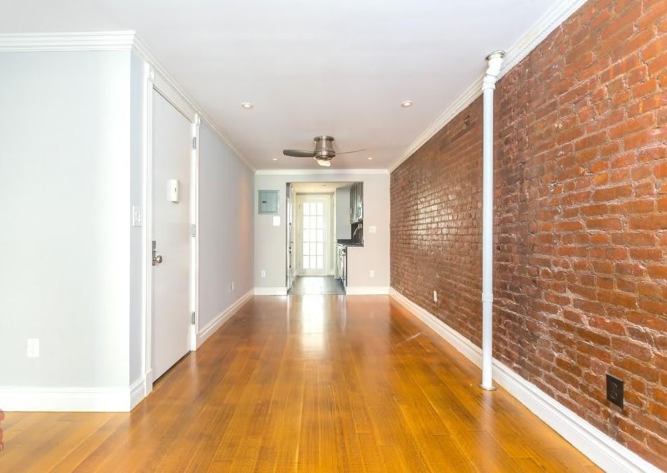 116 E 7th St – photo 1