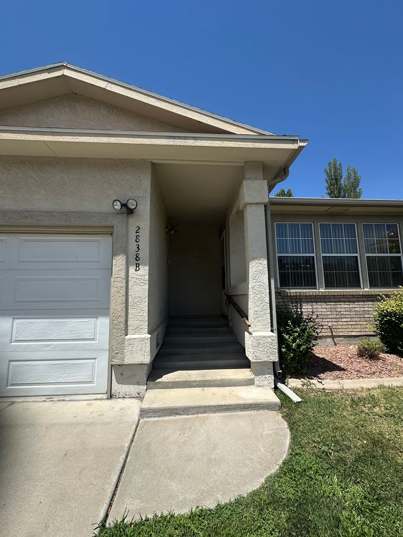 Spacious 2 Bed, 2 Bath Townhome – photo 3