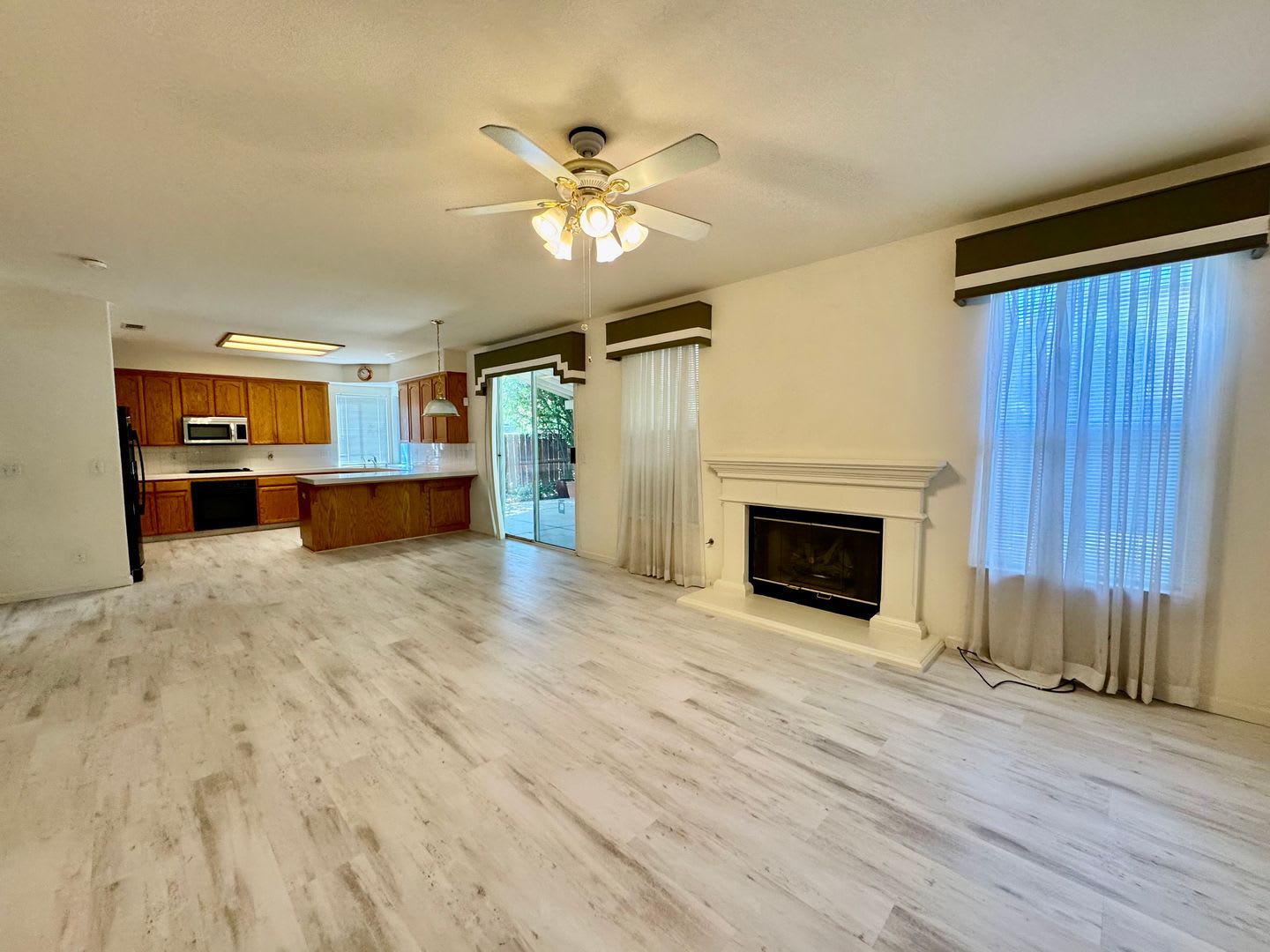 Reduced Huge 4 Bedroom Den 3 Bath Southside Home For Rent – photo 3