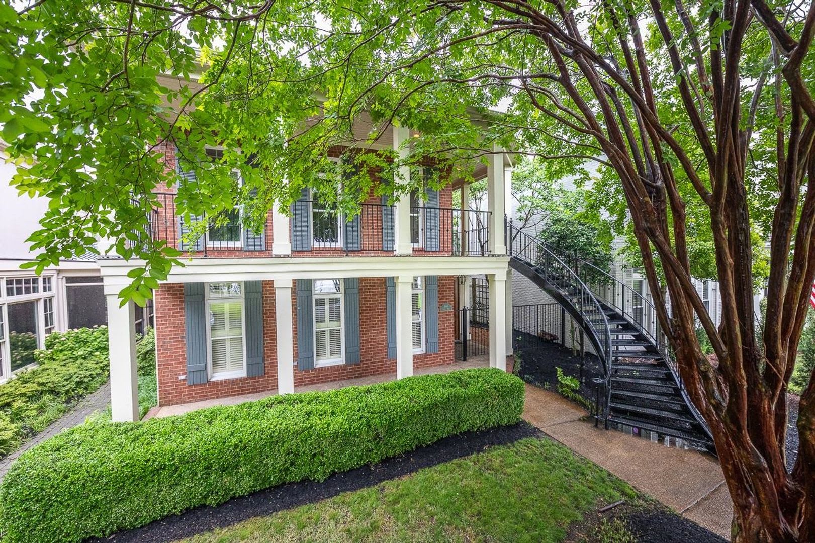Gorgeous Riverfront home in Harbor Town – photo 1