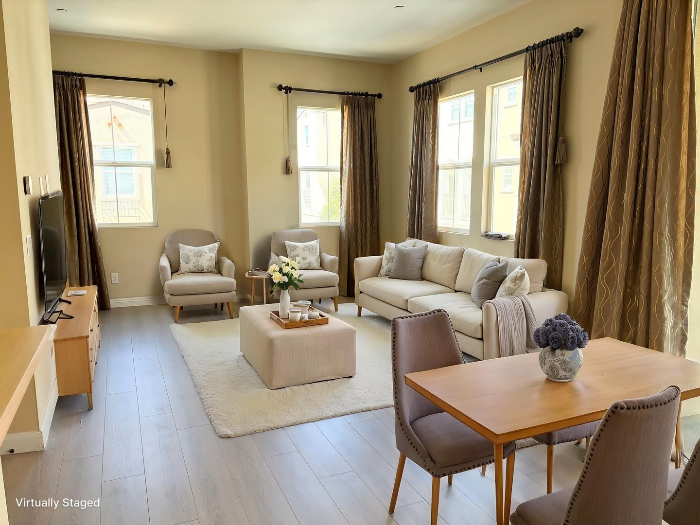 Stylish 3 Story Townhome With Balcony Open Concept Living – photo 2
