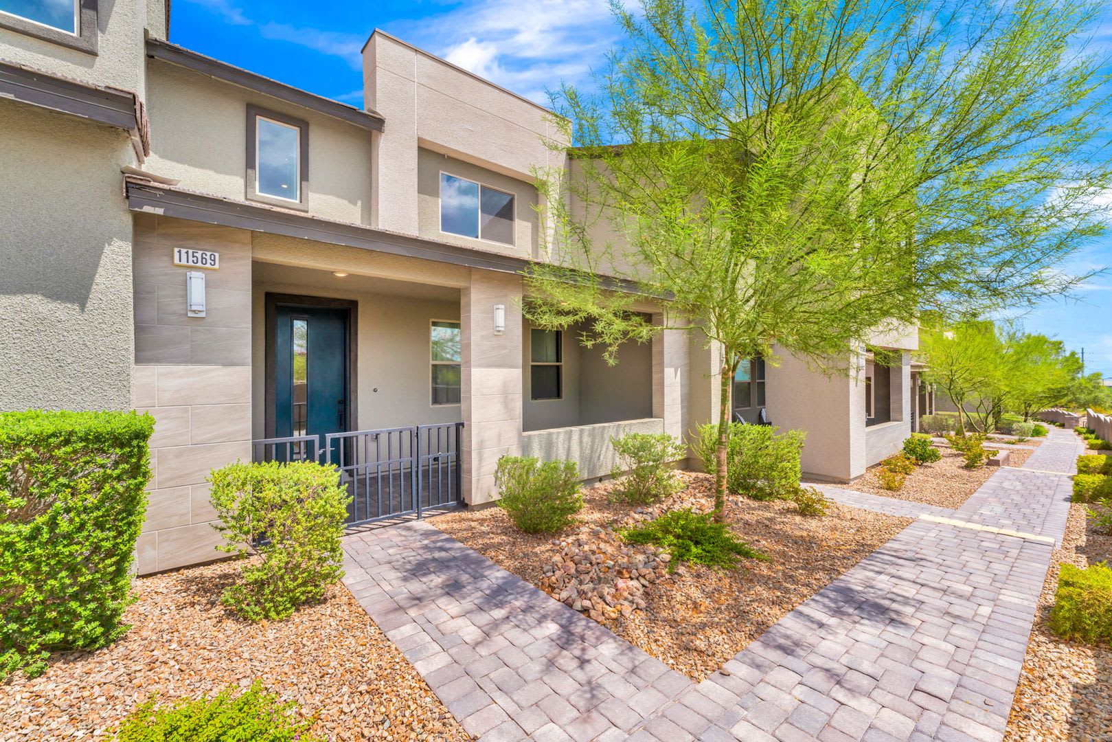 Modern Summerlin West Townhome With Contemporary Finishes – photo 2