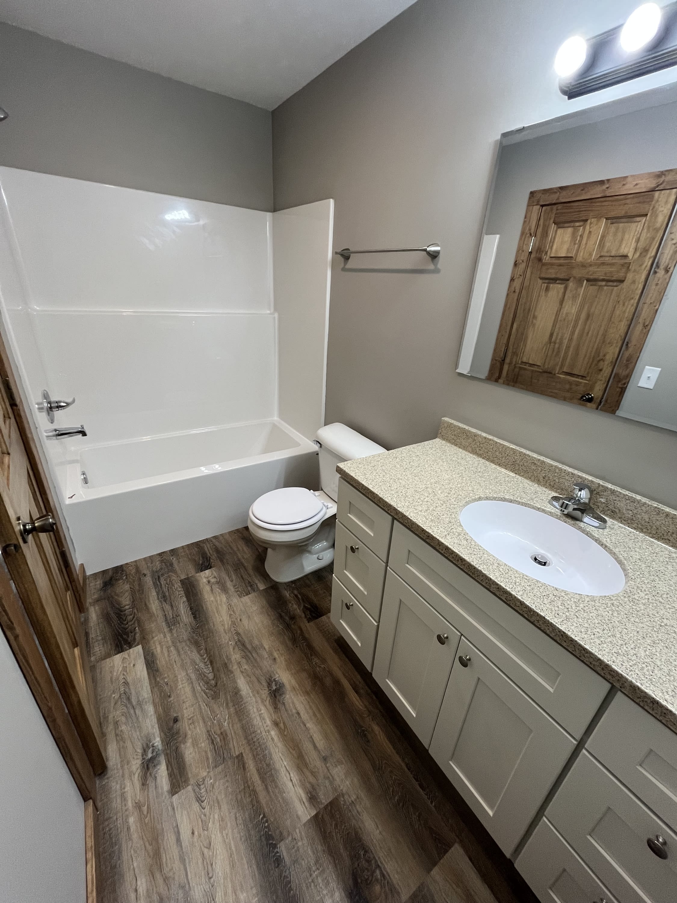 650 Luiken Street – photo 3