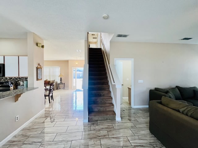 439 Bloomingdale Dr – photo 2