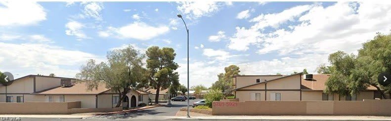 5805 Smoke Ranch Road – photo 2