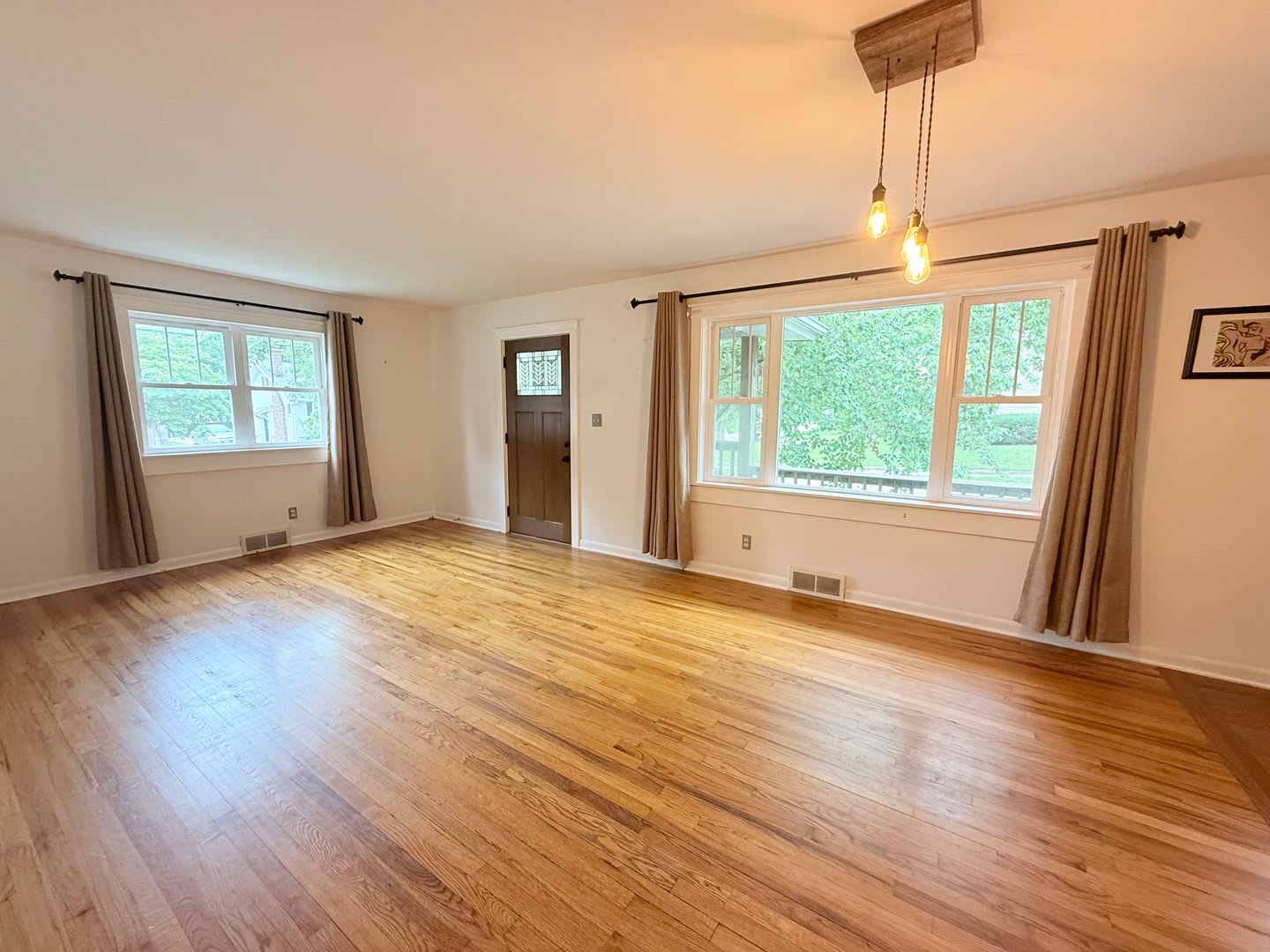 Beautiful 3BR Home with Finished Basement – photo 4