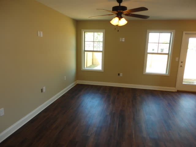 Charming 3-Bedroom Home with Fenced Backyard & Community Playground – photo 2