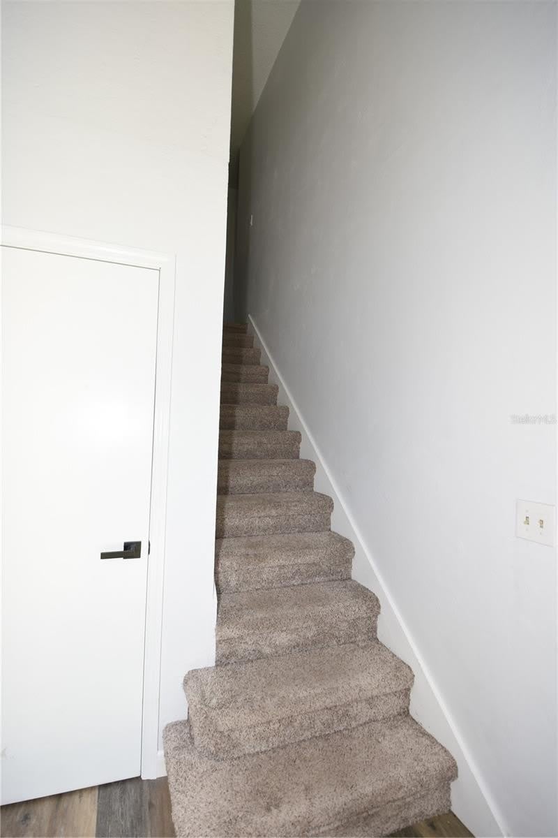 4 SOUTHBURY Court – photo 3