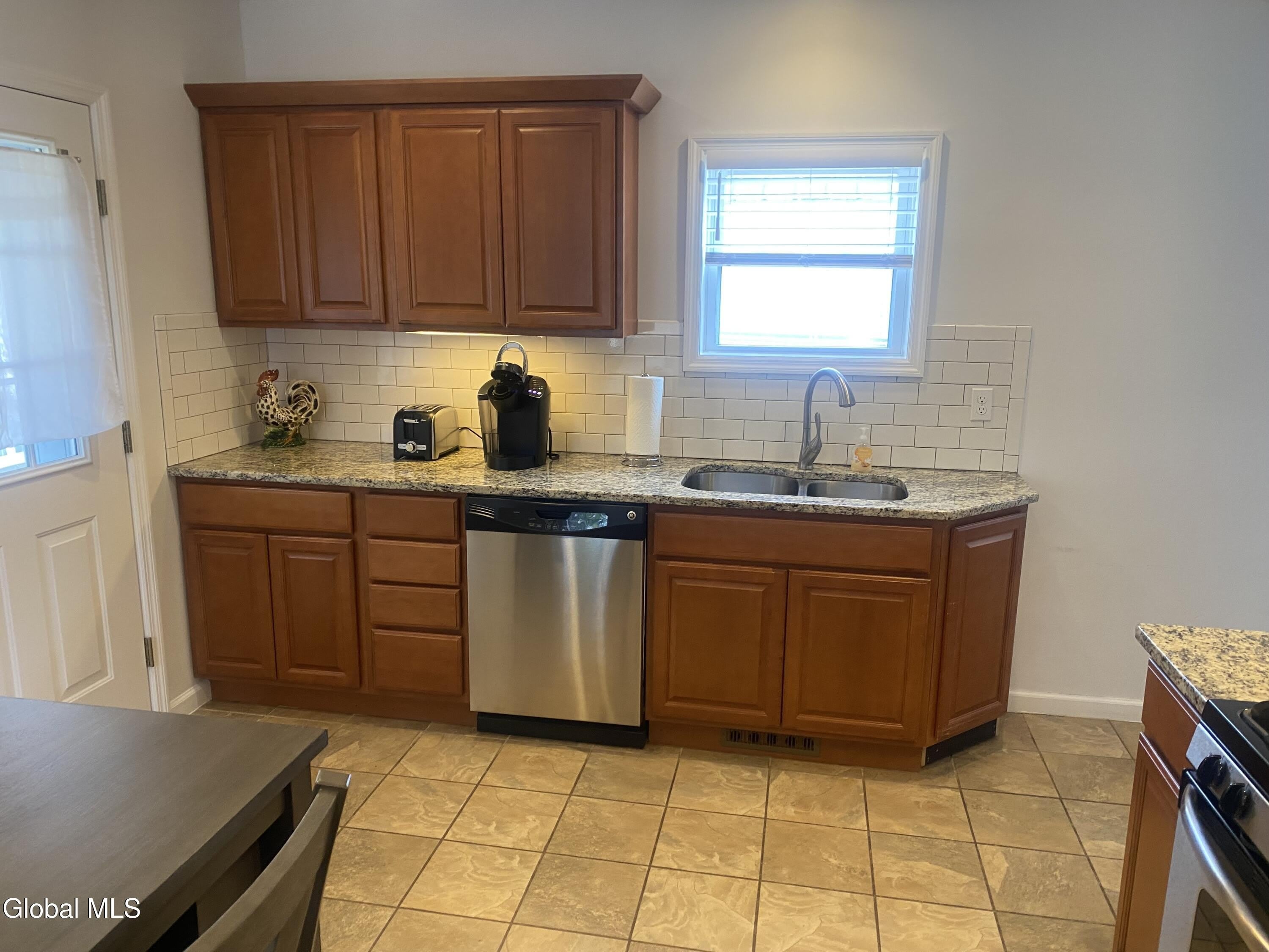 165 Lake Avenue – photo 3