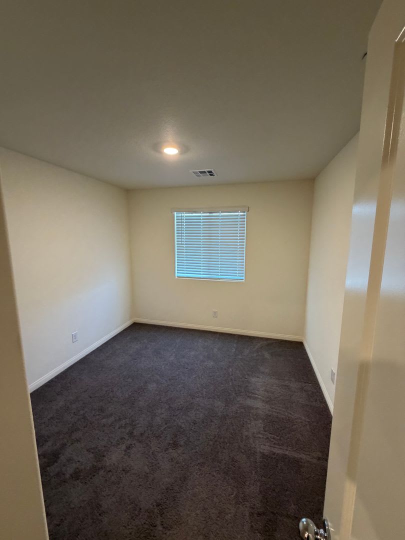 Must See Townhome in Henderson! – photo 3