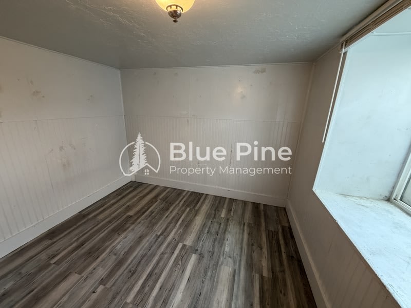 560 Oneida Avenue – photo 5