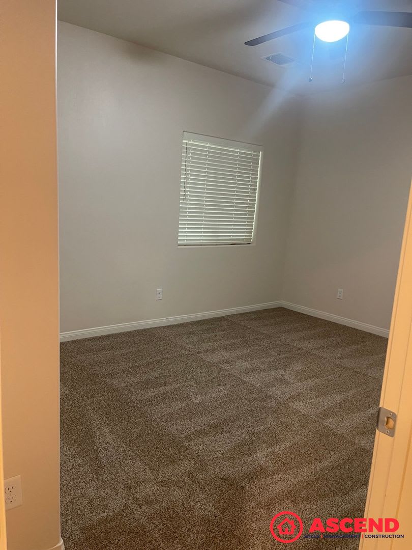 Elegant 4Bd 2Ba Home In Bakersfield S 93307 Solar Granite Countertops Vinyl Flooring Small Pets Welcome – photo 5