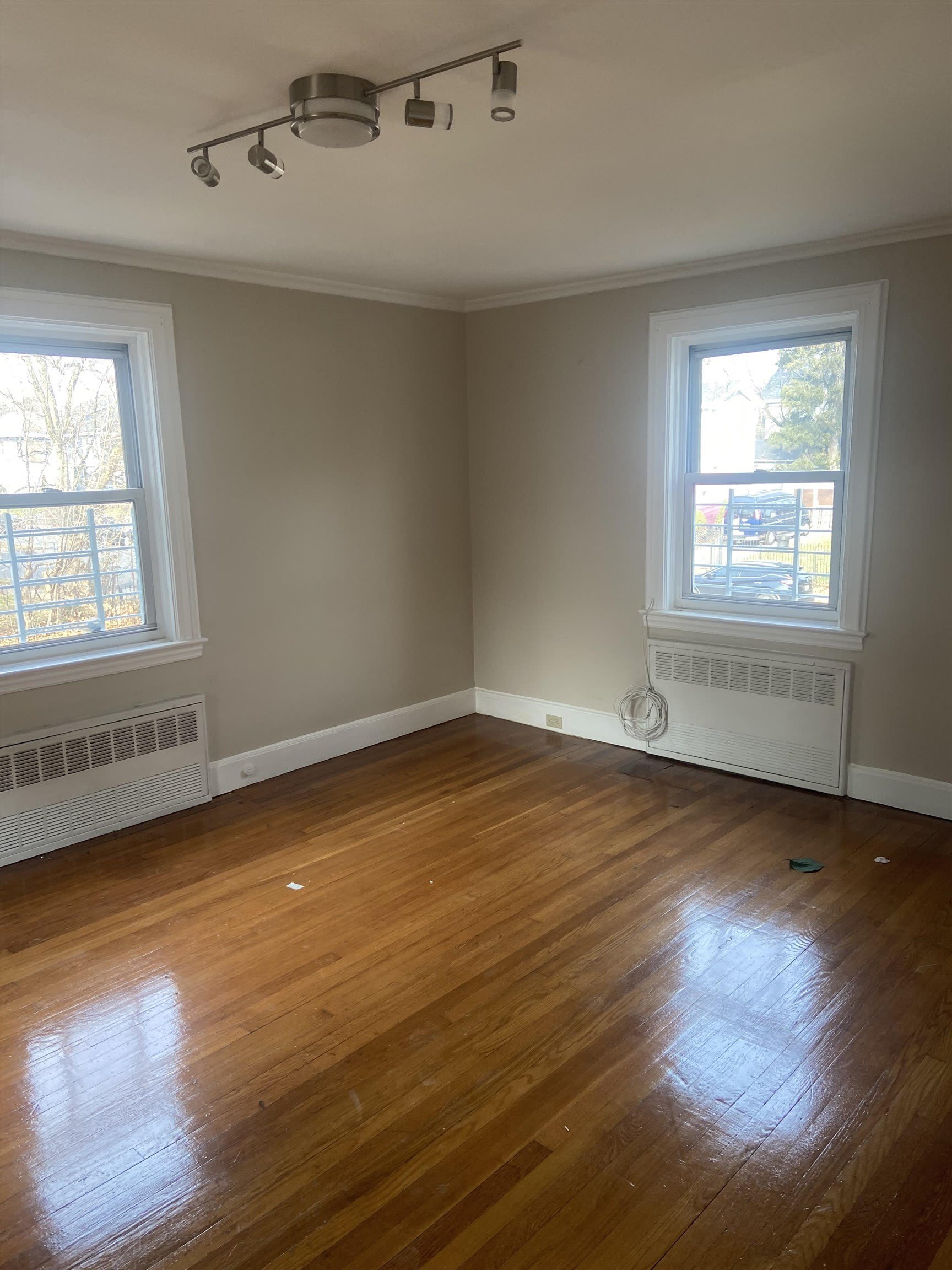 725 ELIZABETH AVE – photo 2