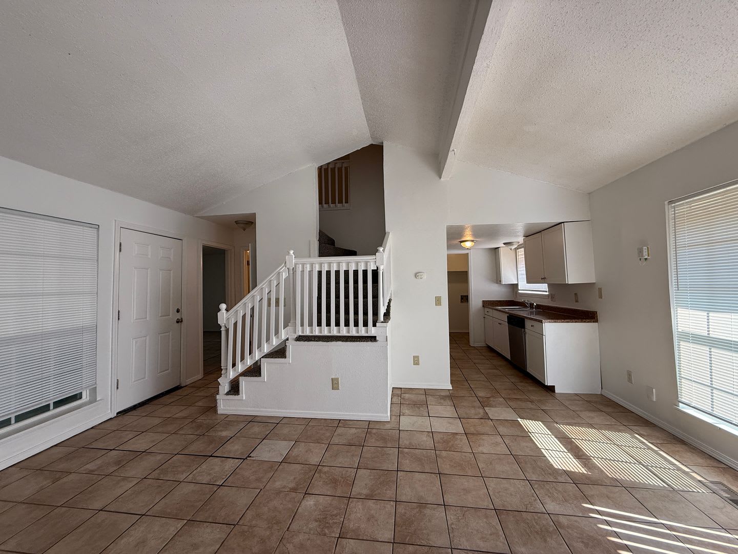 3 bedroom 2 bath! – photo 4