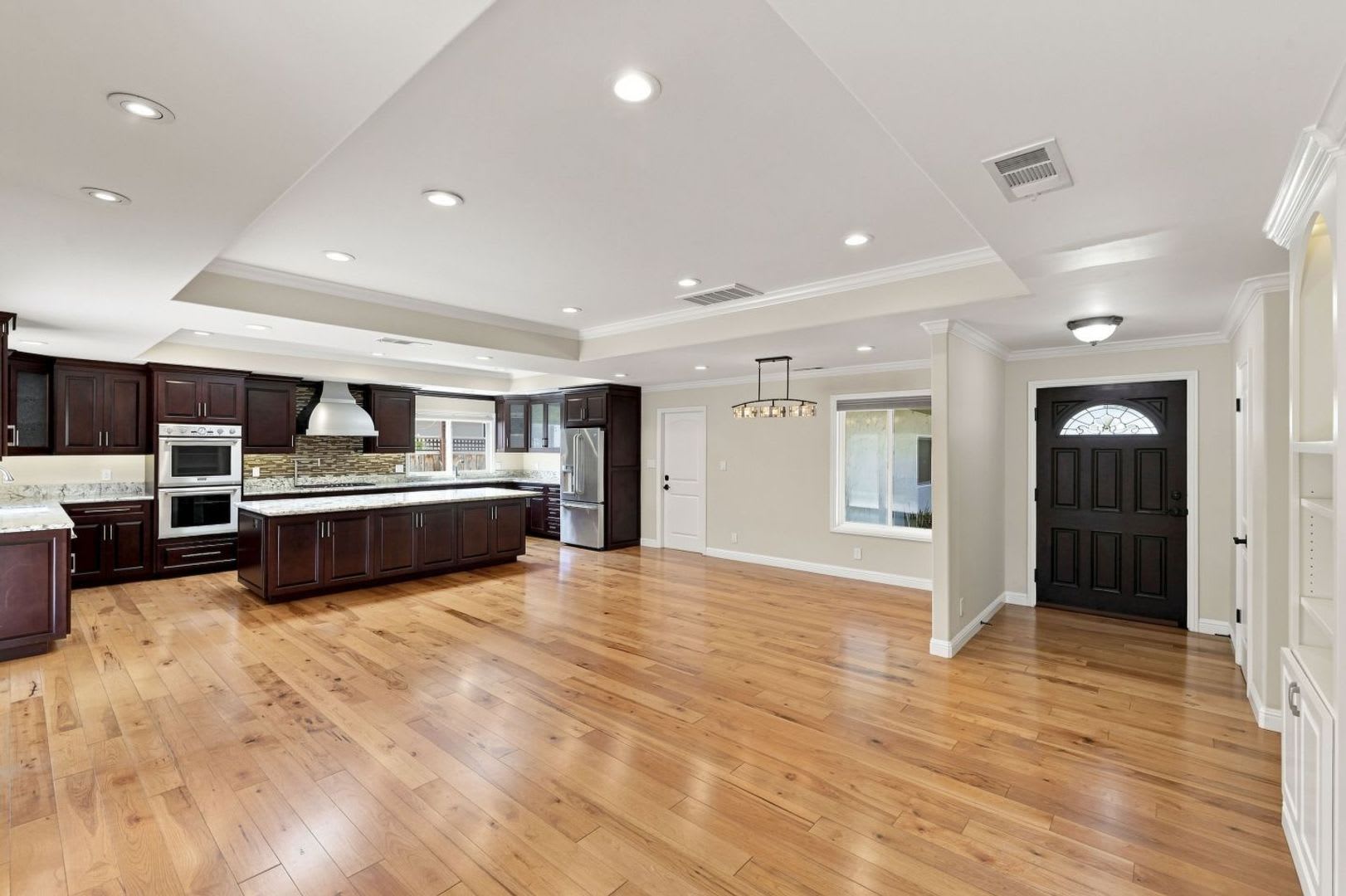 Stunningly Updated 3 Bed 2 Bath Home W Ac – photo 1
