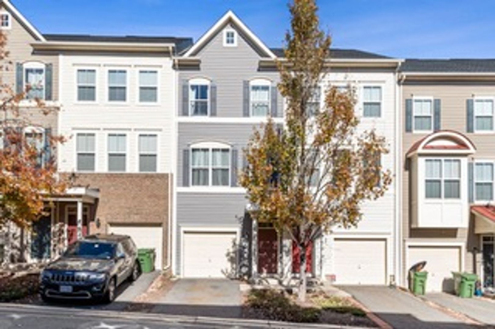 BEAUTIFUL TOWNHOUSE IN VILLAGES AT WOODSTREAM – photo 1