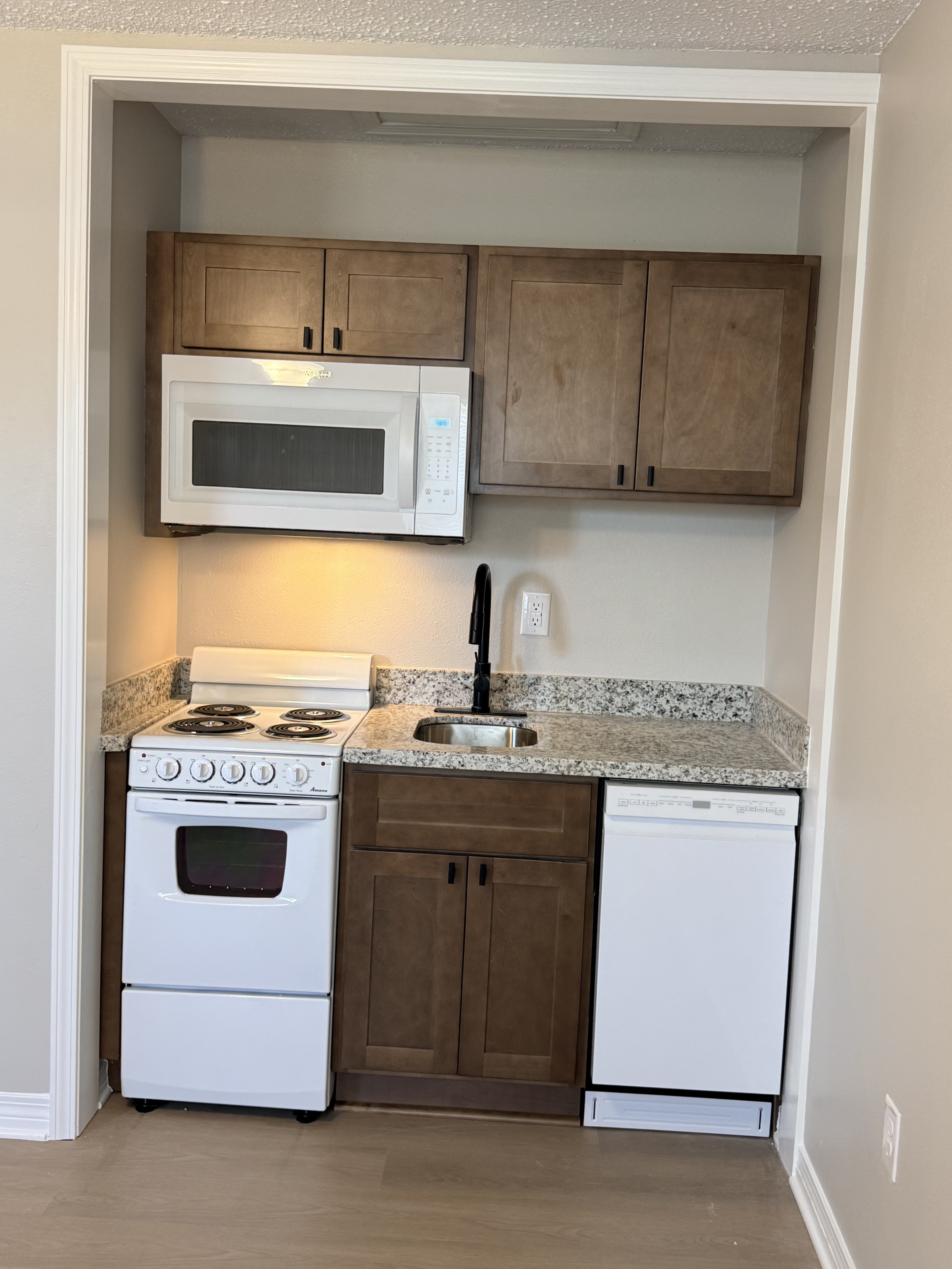 100 Dee Ann Dr – photo 3
