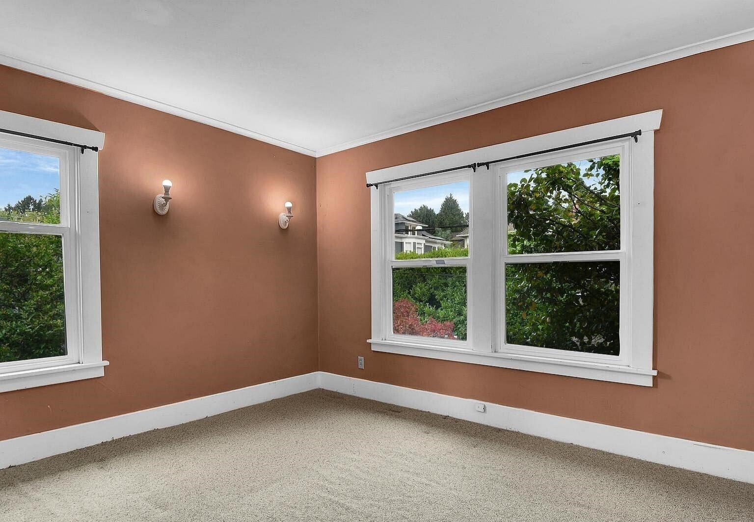 910 11th Ave E – photo 4
