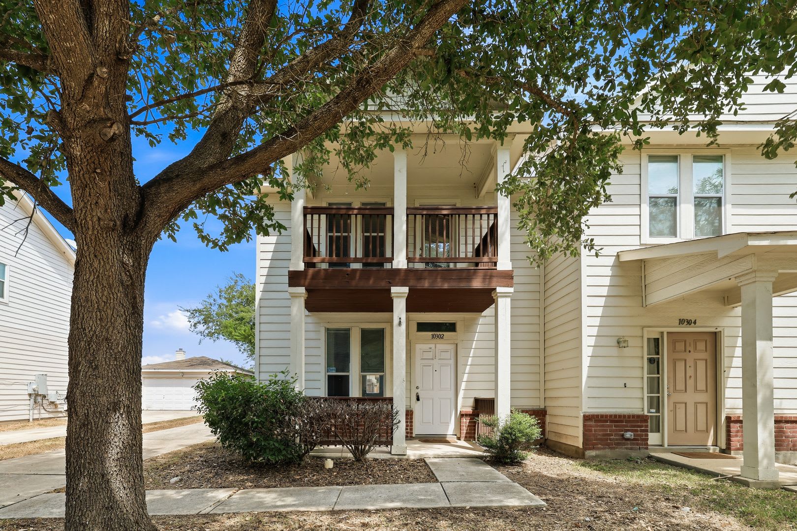 Move In Special Two Weeks Free Townhome With Dual Primary Suites Contemporary Living Near Texas A M San Antonio – photo 1