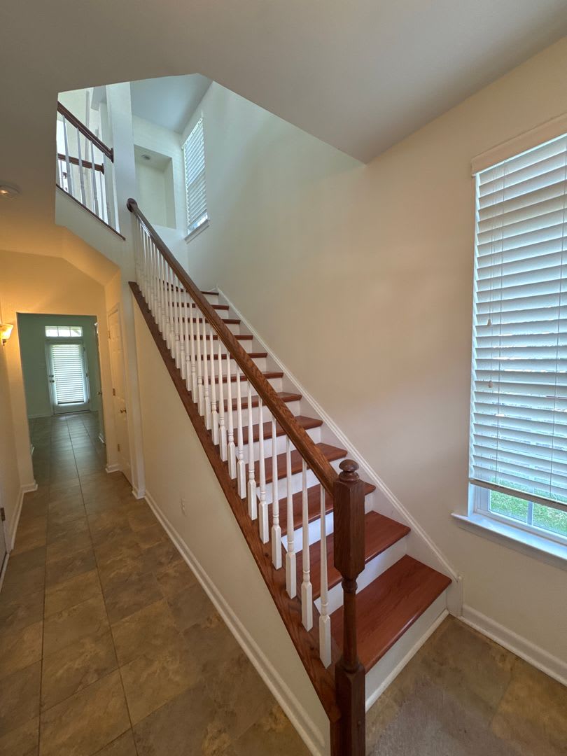 Stylish End-Unit Townhome on Oakridge Lane – Hellertown, PA – photo 3