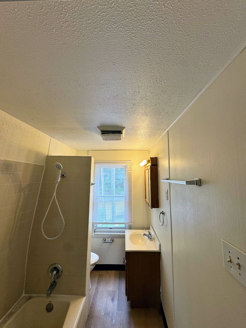 Updated 2/3 Bedroom Home in Pitcairn! – photo 1