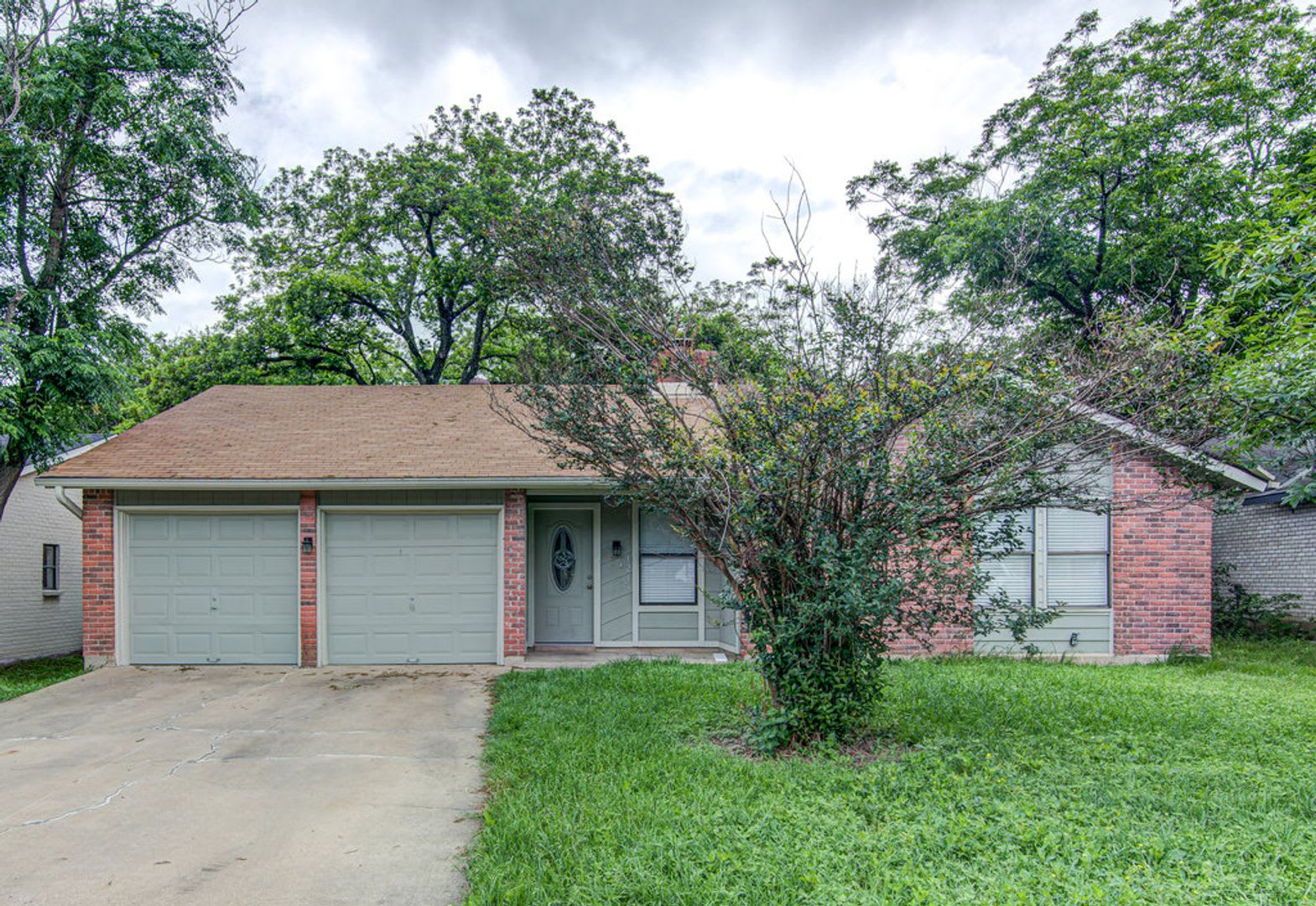 **TWO WEEKS FREE RENT!!** Recently Renovated 3 bedroom 2 bath in Anderson Mill! – photo 2