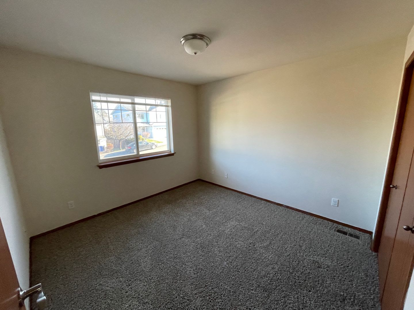 Lovely 3 Bedroom Townhouse in the Heart of Town – photo 4