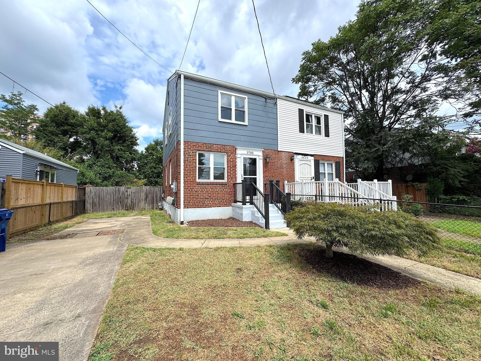 5700 FENWICK Drive – photo 1