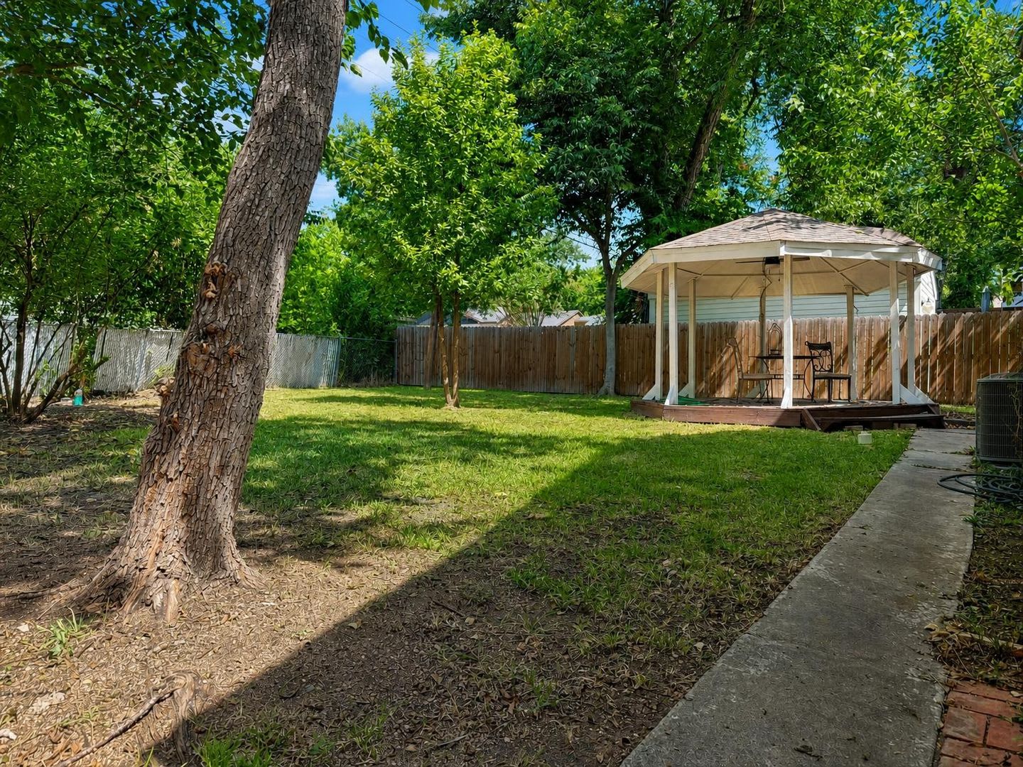 Spacious 4-Bedroom Charmer in Central Temple – photo 3