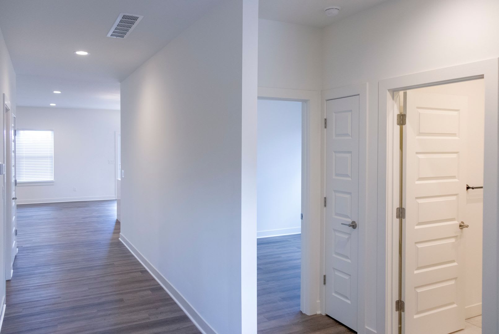 Coming Soon! Gorgeous New 3 Bedroom in Spring Hill!! – photo 4