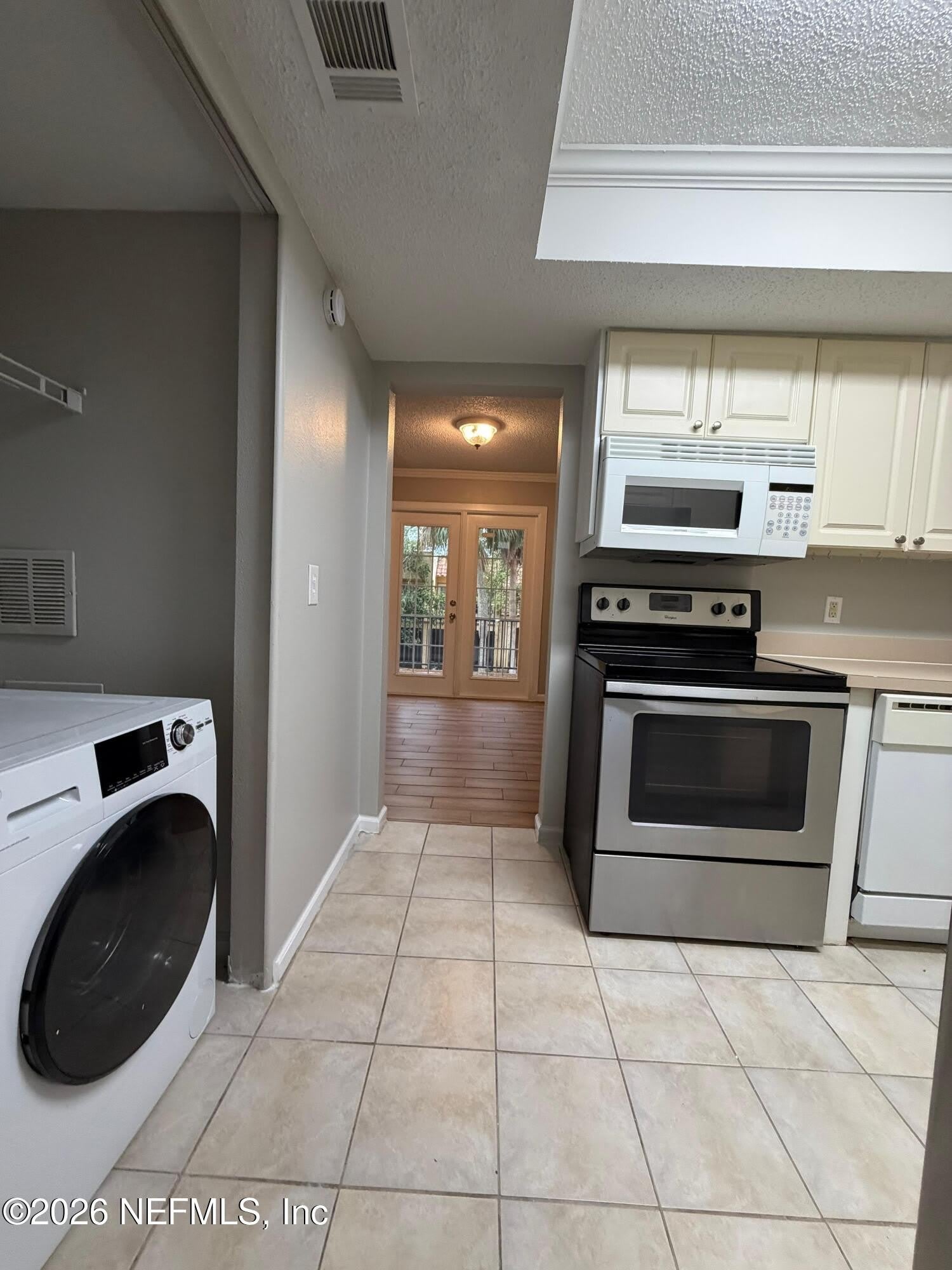 3864 LA MIRADA Drive – photo 5