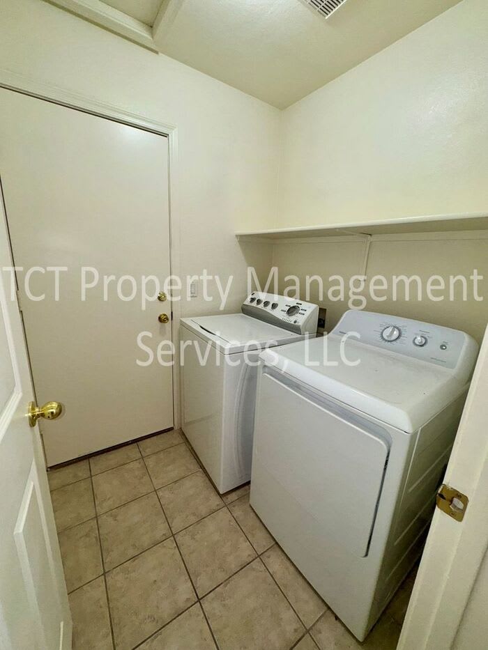 4399 South Maverick Avenue – photo 1