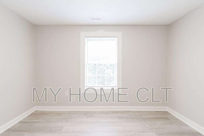 2517 Hemphill Street 2 – photo 3