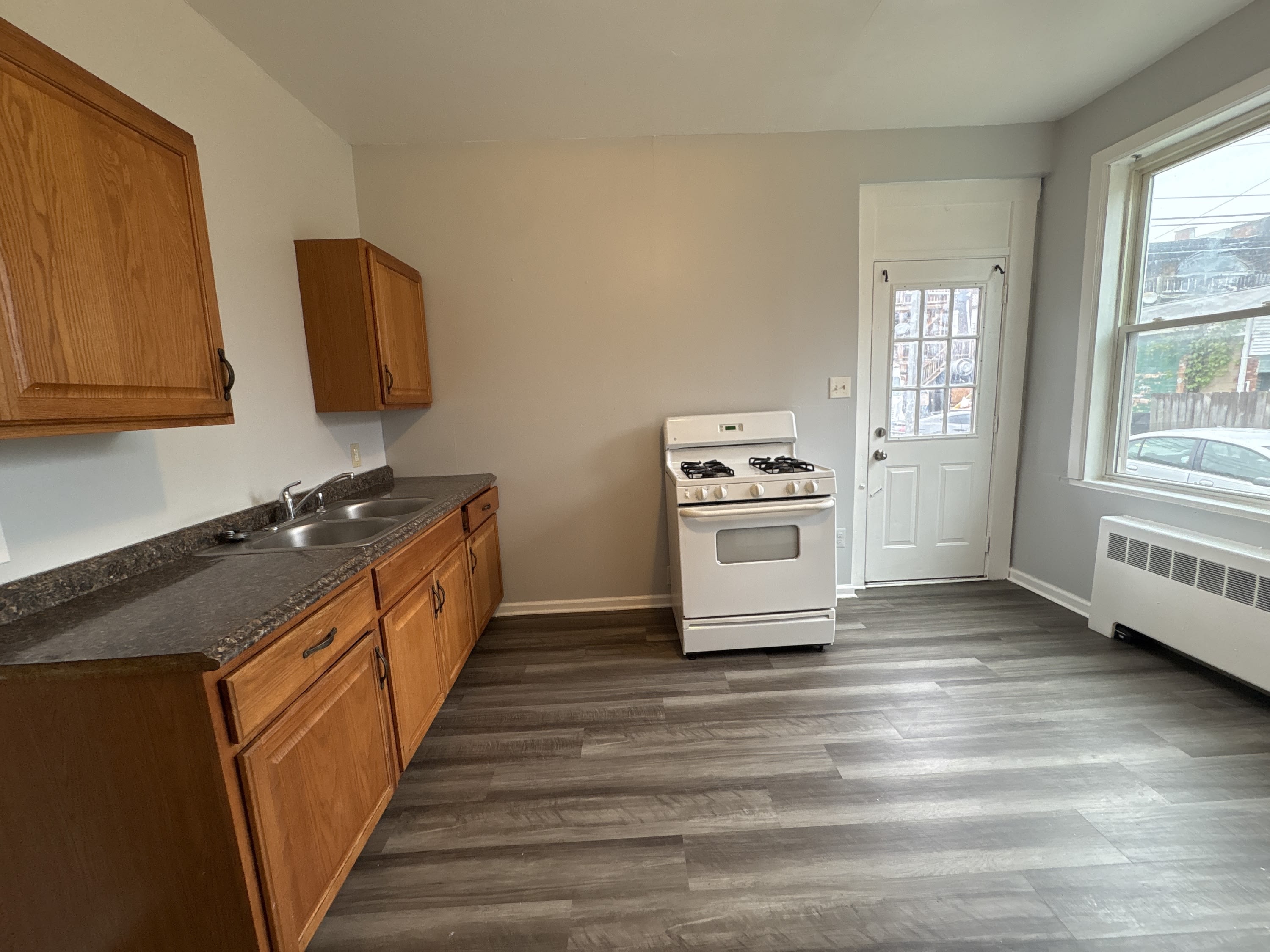 712 Russellwood Avenue – photo 2