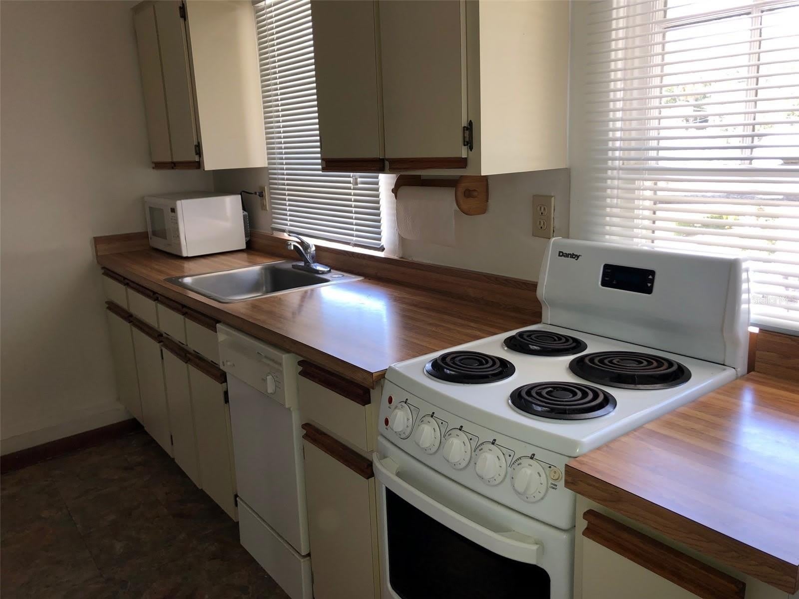 1243 E RIDGEWOOD Street – photo 3