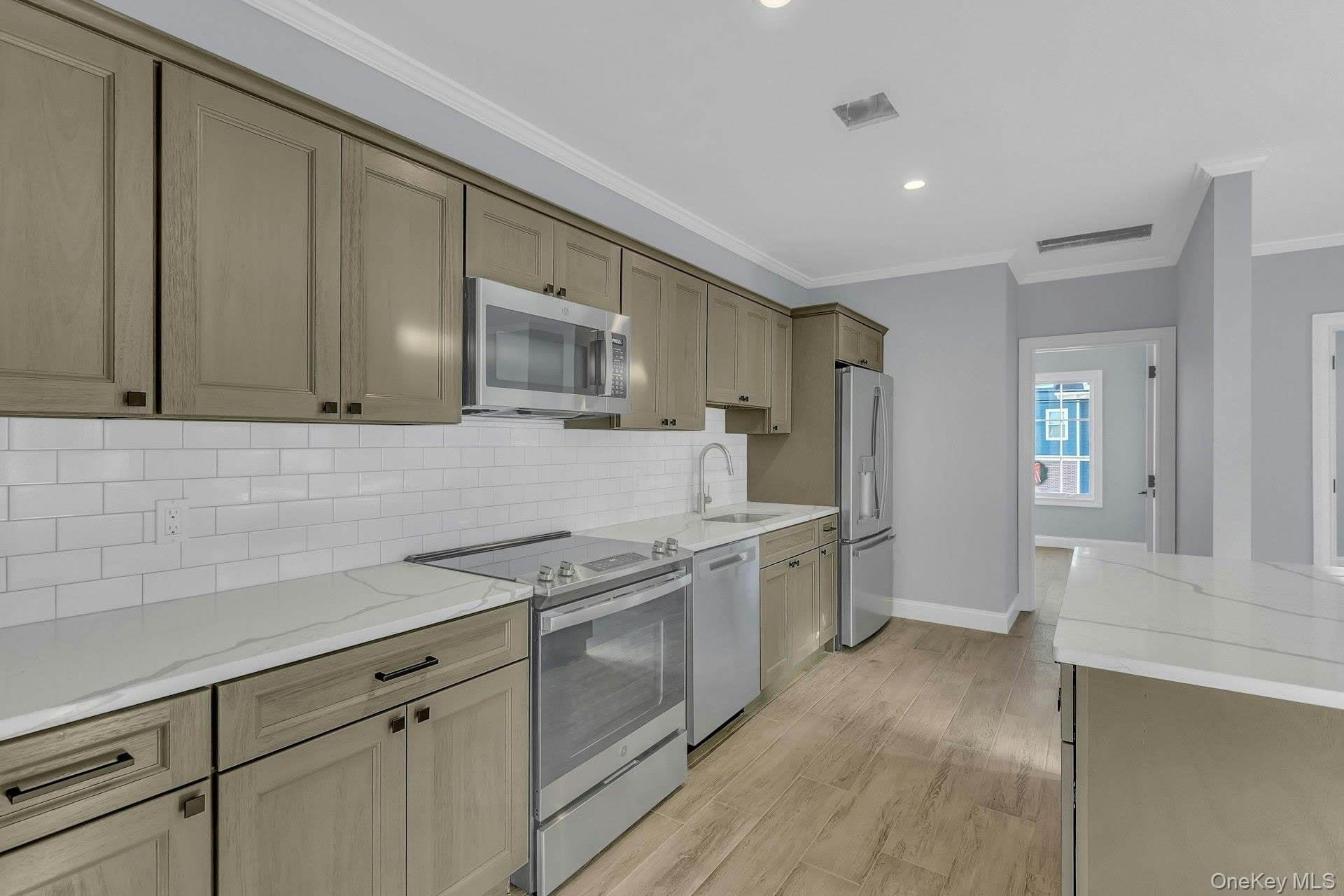 156 W Broadway – photo 5