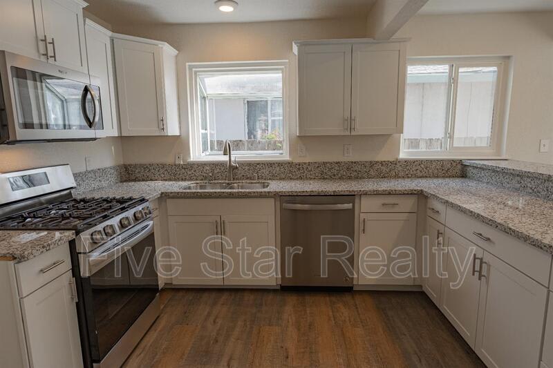 1734 HARRIS STREET – photo 2