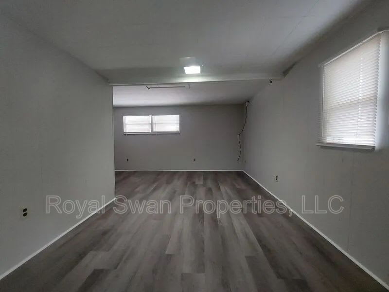 115 1/2 Lenox St. – photo 4