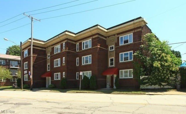 14236 Lakeshore Boulevard – photo 2