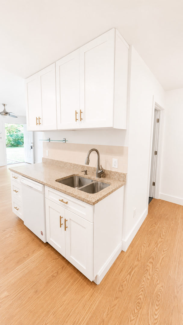 Black Mountain Garage Apartment- One occupant only! 6 Month Lease! – photo 5