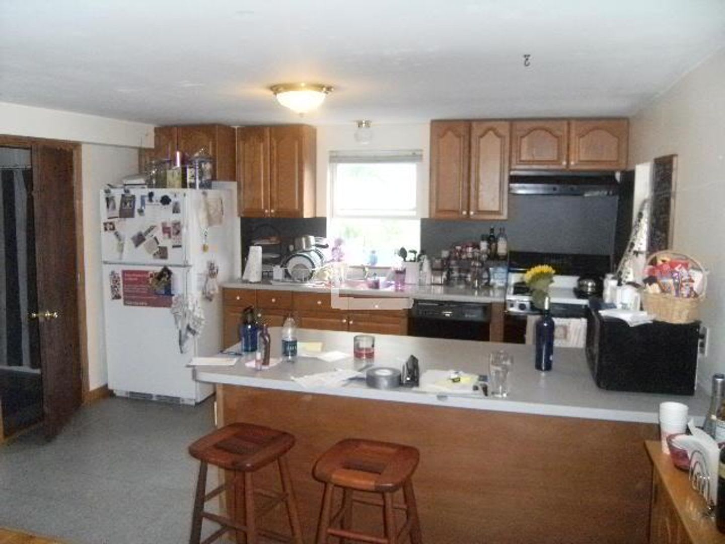 Nicely renovated 3 bed near Oak Square in Brighton. – photo 1