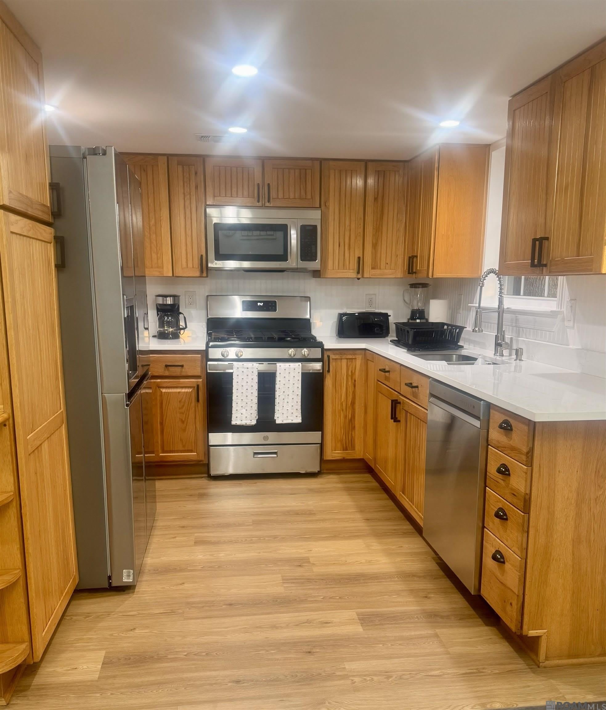 412 Fairway Dr – photo 2