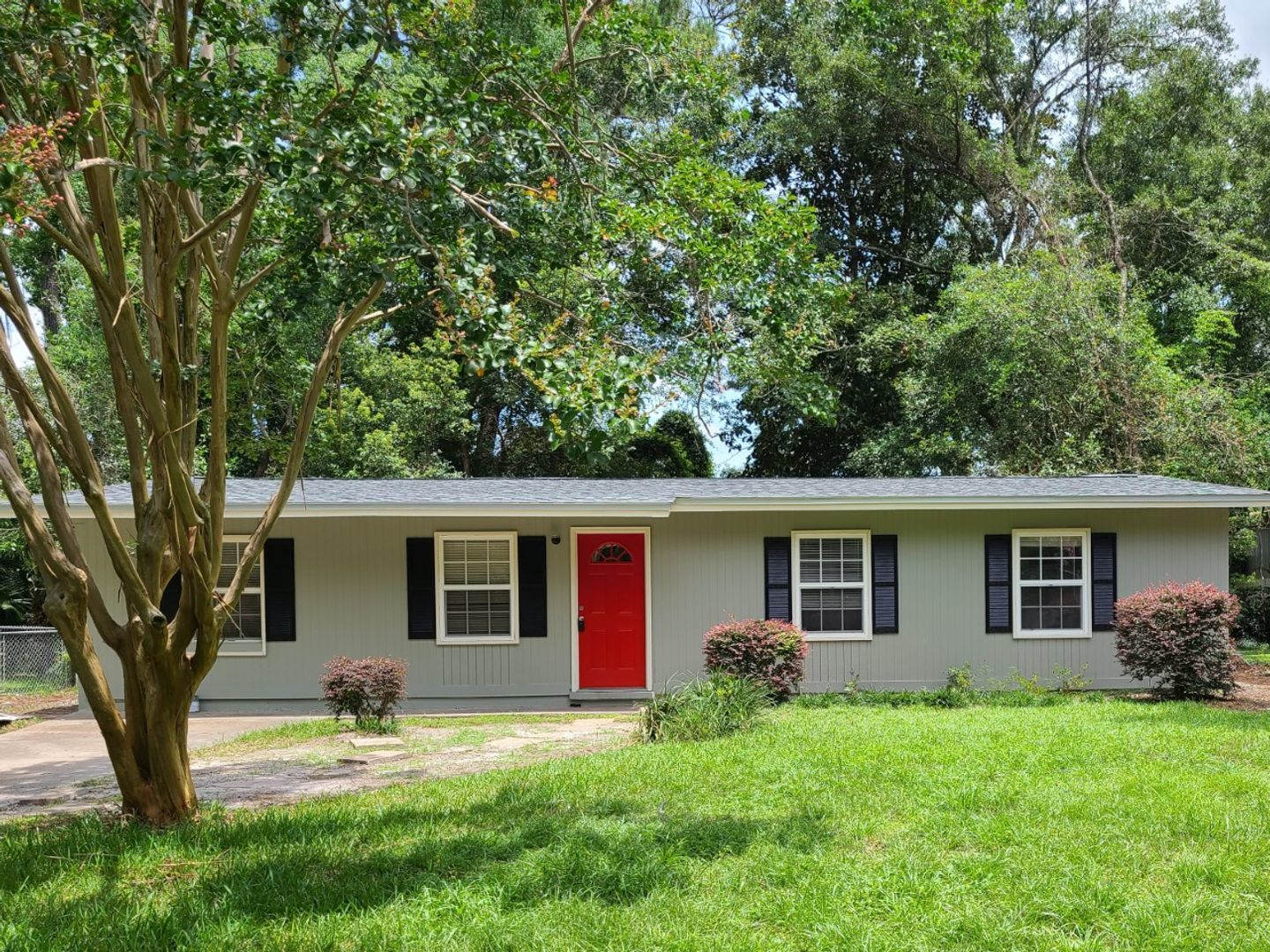 2112 Melanie Drive – photo 1