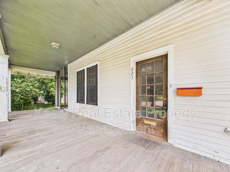 223 General Gardner Avenue – photo 4