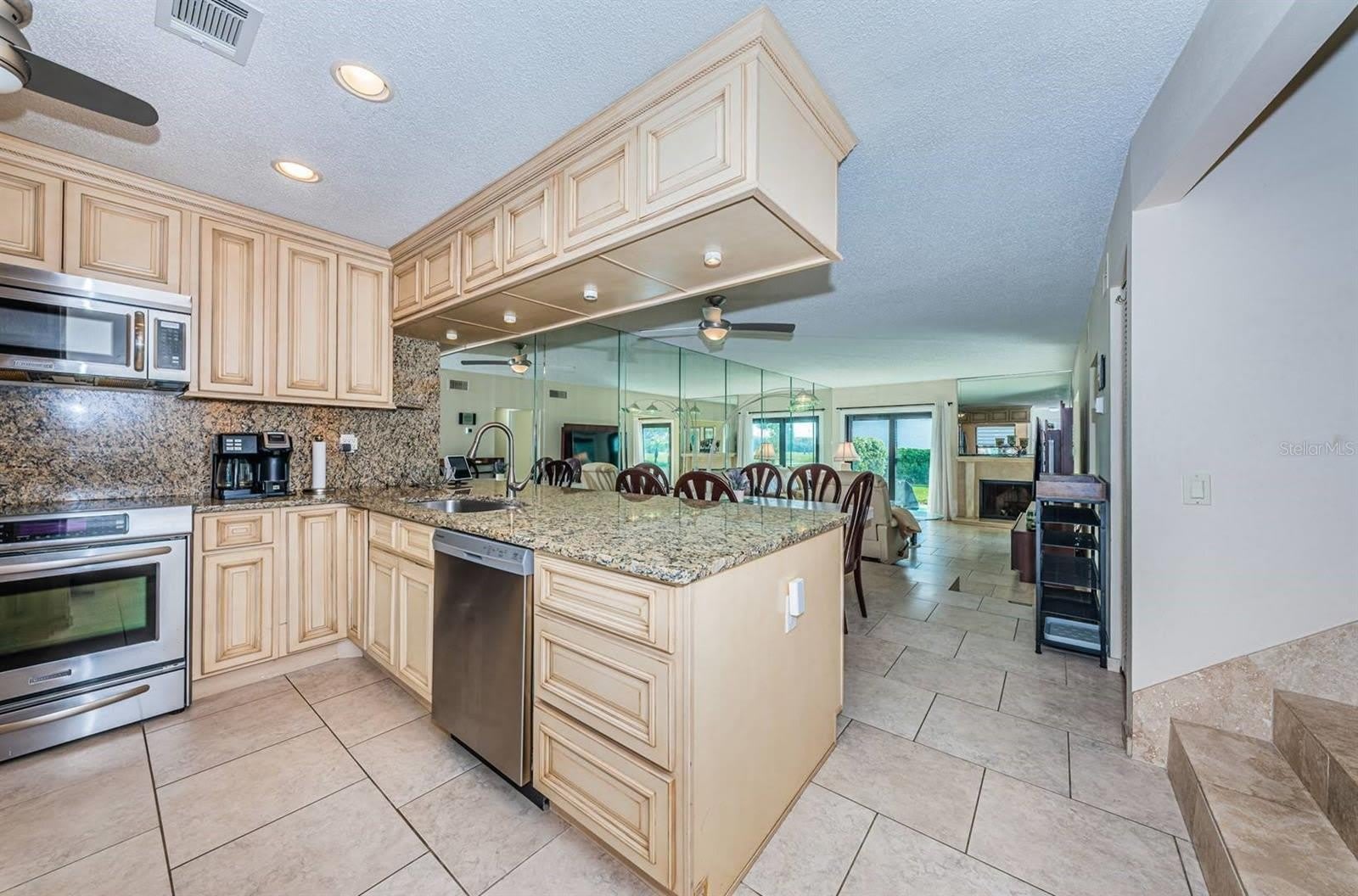 6260 SUN Boulevard – photo 4