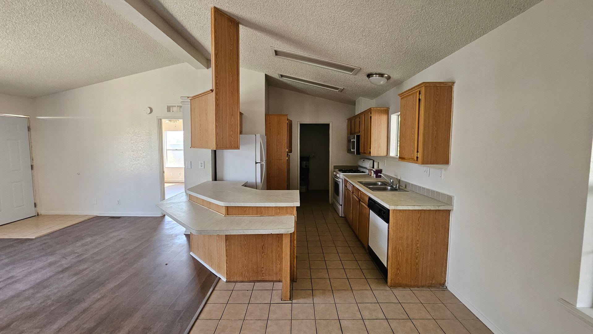 Spacious 3 Bedroom 2 Bath Mobile Home In California City Comfortable Living With Great Community Amenities – photo 4