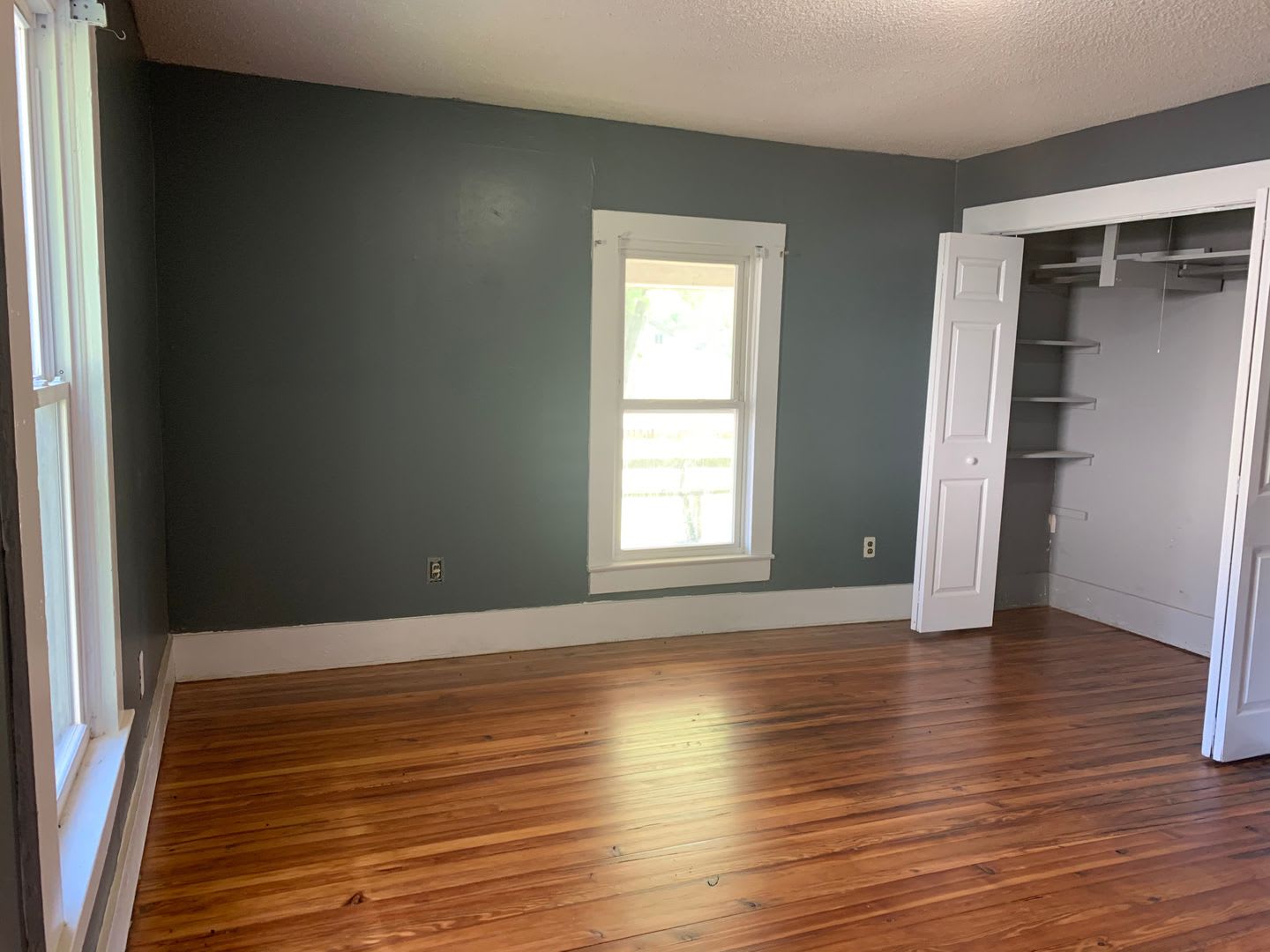A quaint three bedroom one bath single family house in Five Points – photo 5