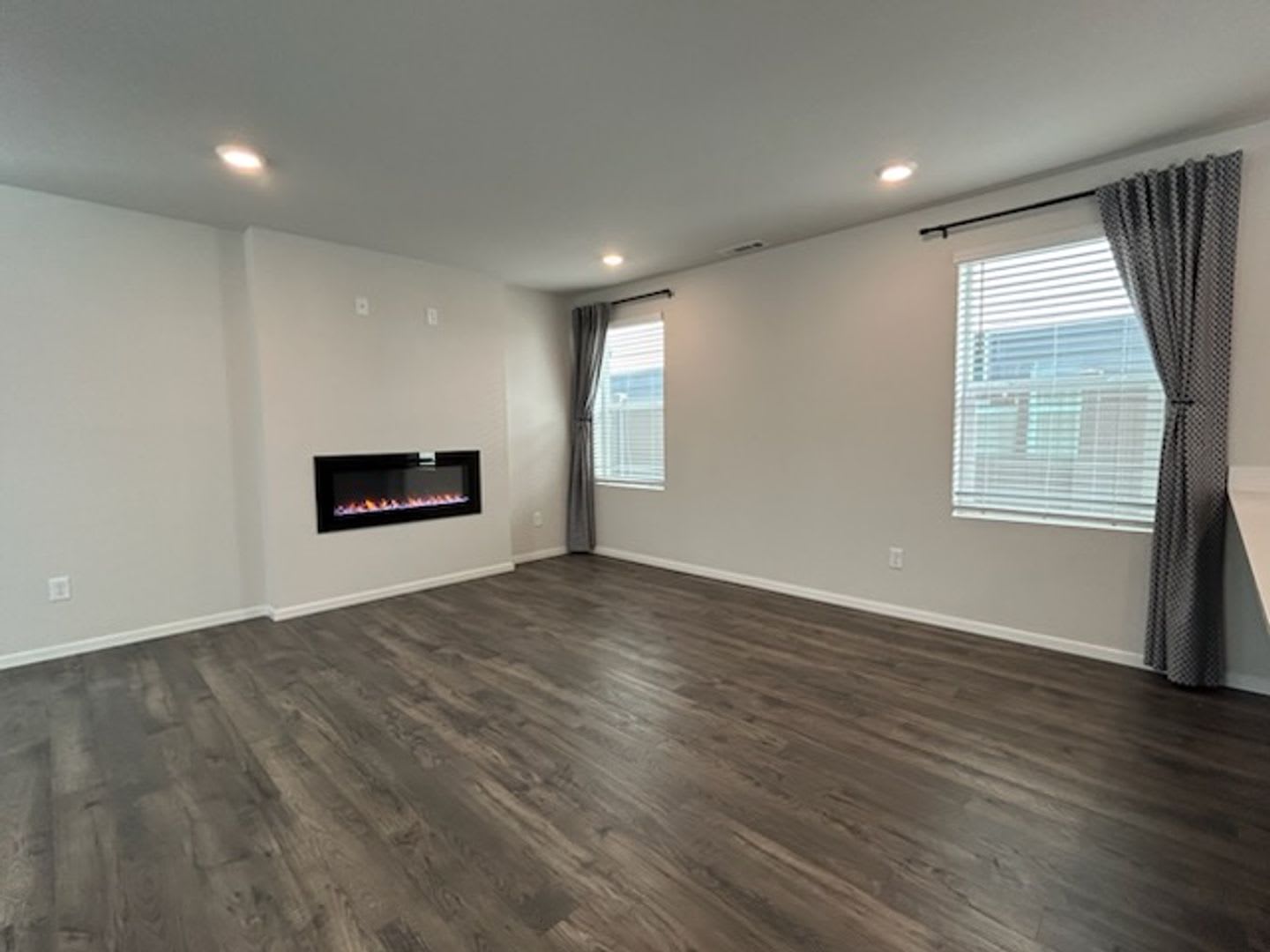 Brand New Beautiful 3 Bed 2 5 Ba Loft Fully Fenced Yard Upgraded Interior Features – photo 3